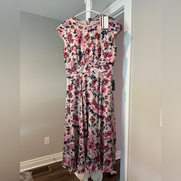 Gal Meets Glam Dresses & Skirts - Gal Meets Glam beige/pink floral dress size 10 NWT
